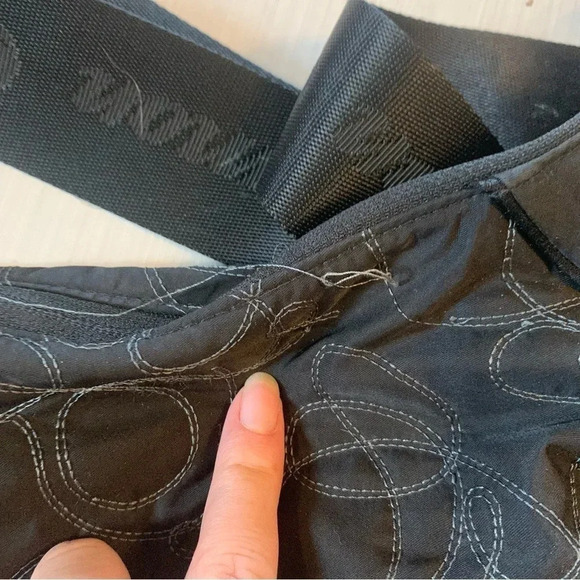 Lululemon Black Dance Floss  Travel Messenger Bag - Picture 6 of 8